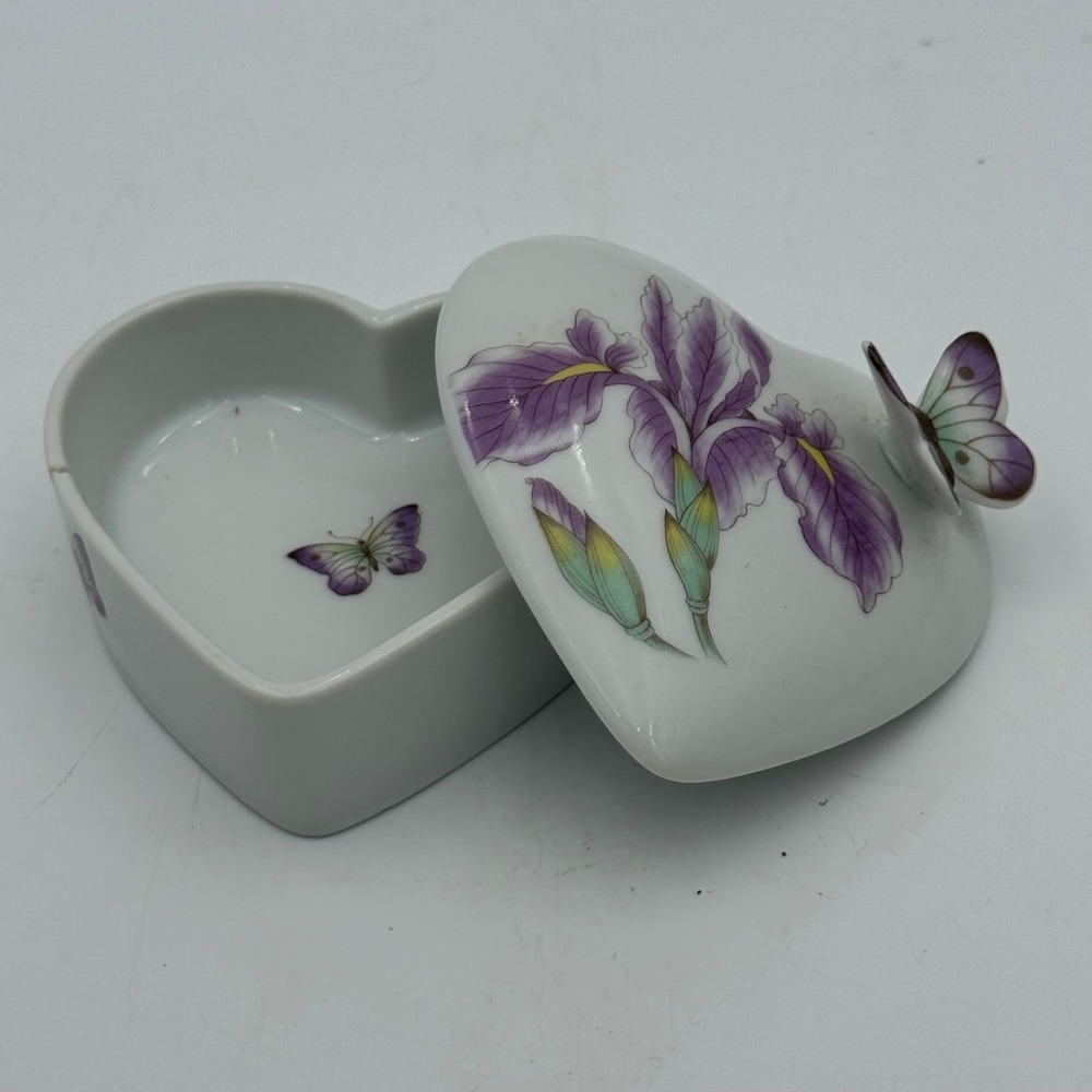 Vintage 1982 Arnart Imports La Bella Butterfly Heart Trinket Box Iris Porcelain